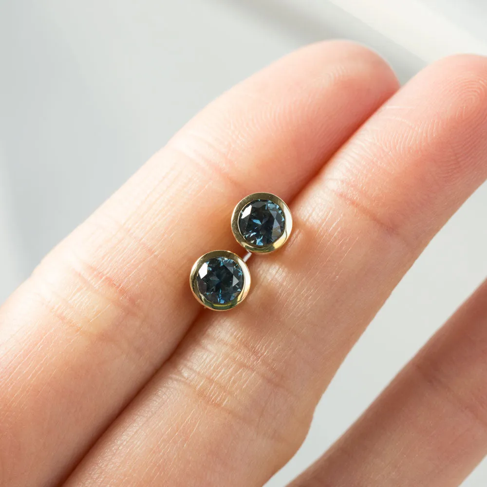 1.61ctw Round Montana Sapphire Yellow Gold Bezel Stud Earrings