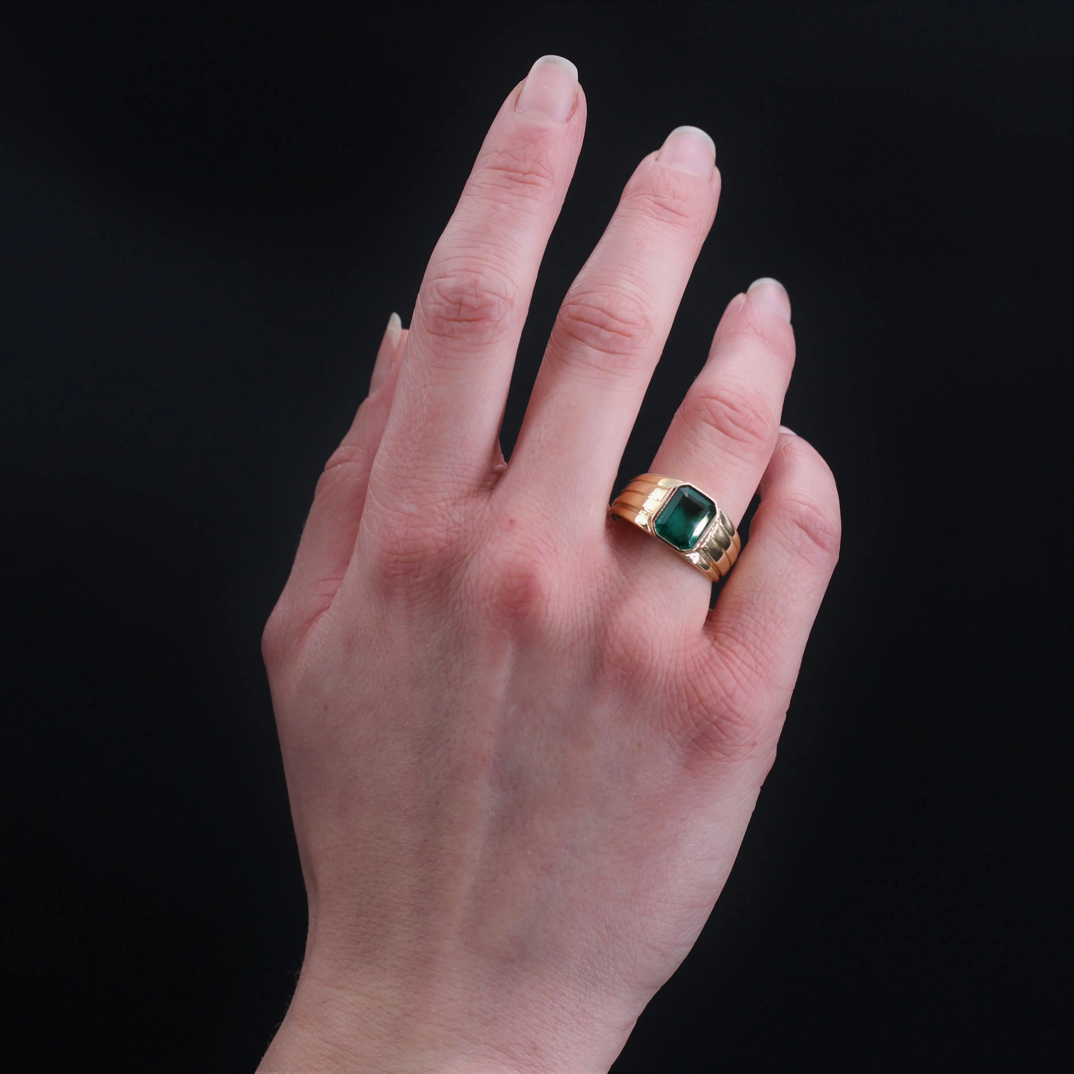 1950s Certified 2.92 Carat Emerald 18 Karat Yellow Gold Ring