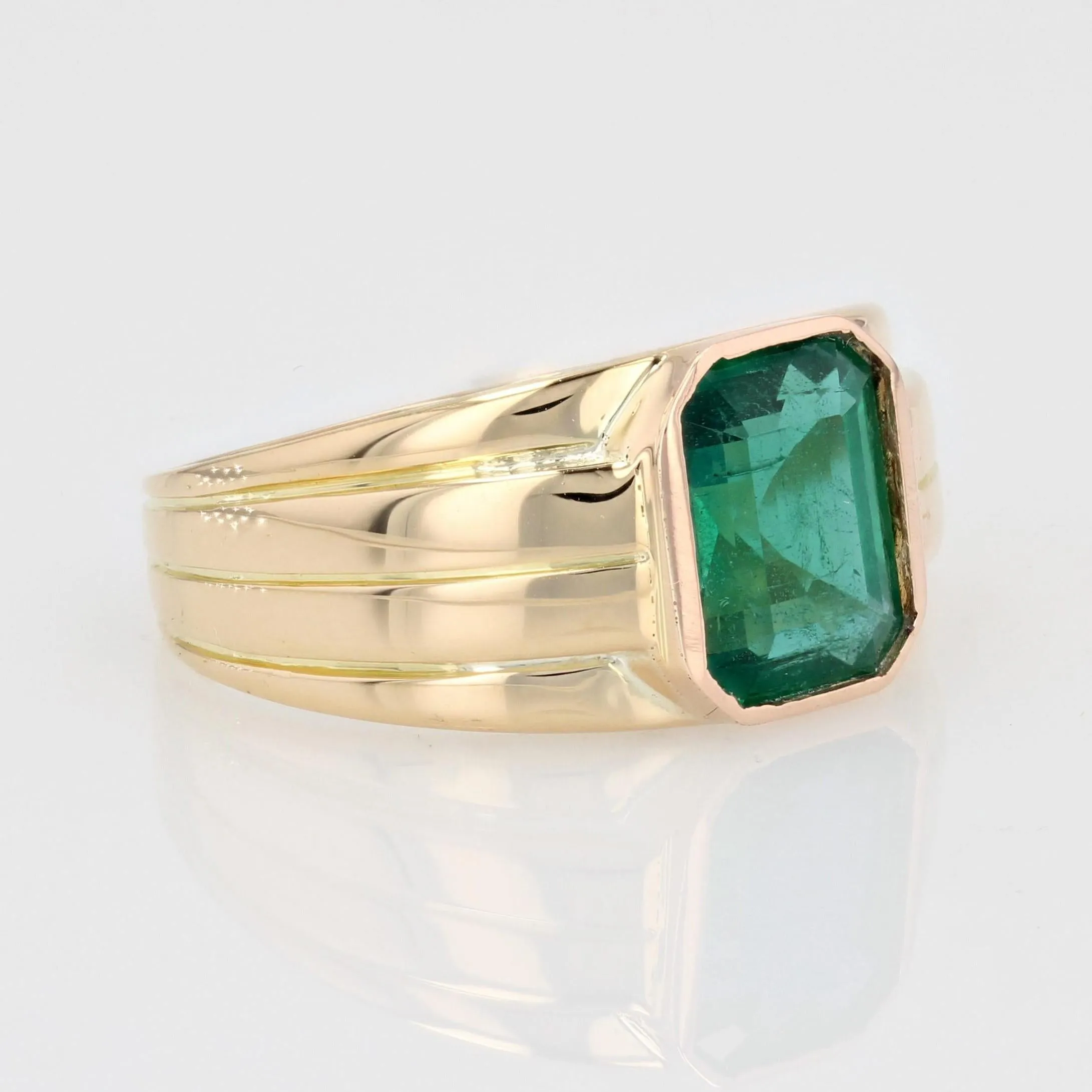 1950s Certified 2.92 Carat Emerald 18 Karat Yellow Gold Ring