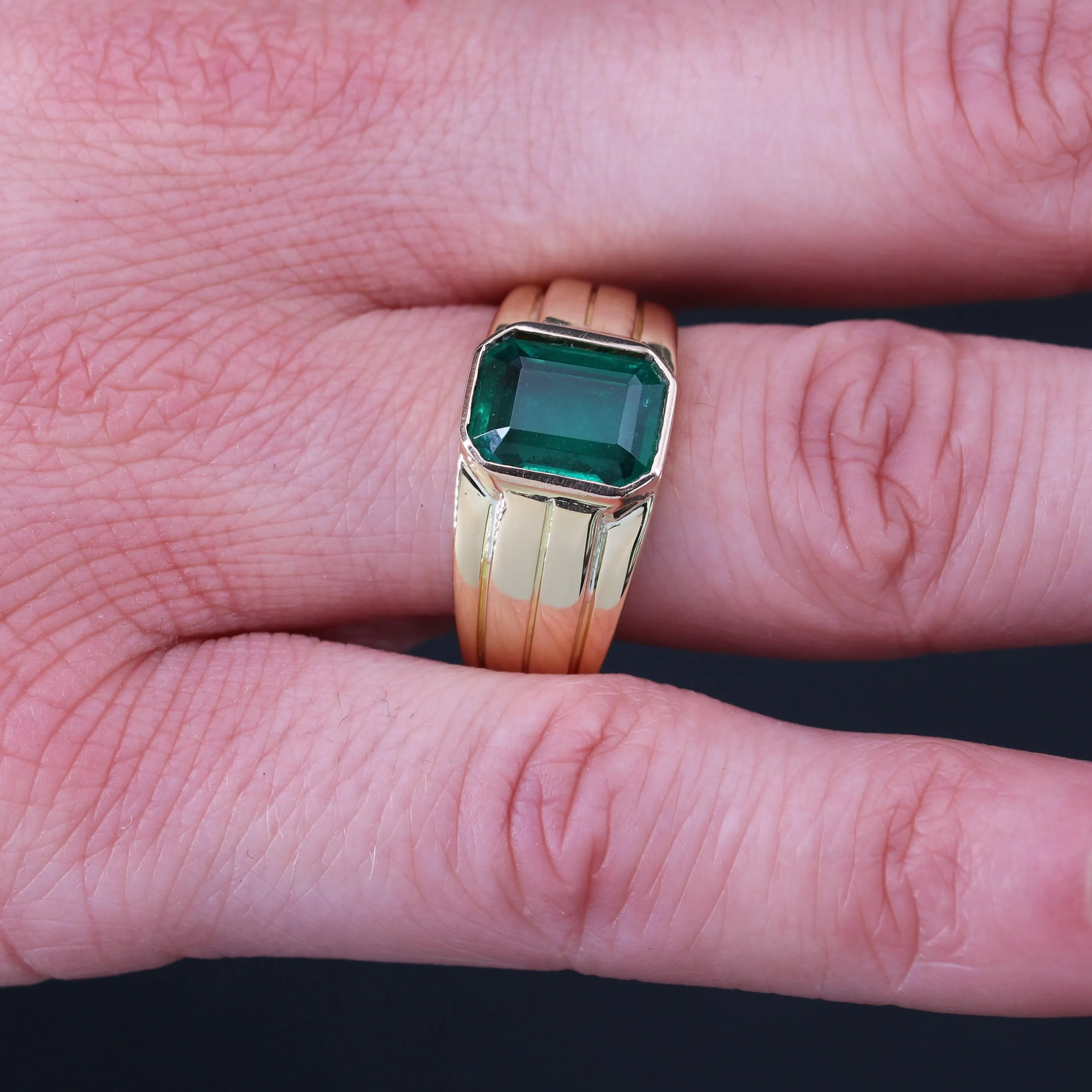 1950s Certified 2.92 Carat Emerald 18 Karat Yellow Gold Ring