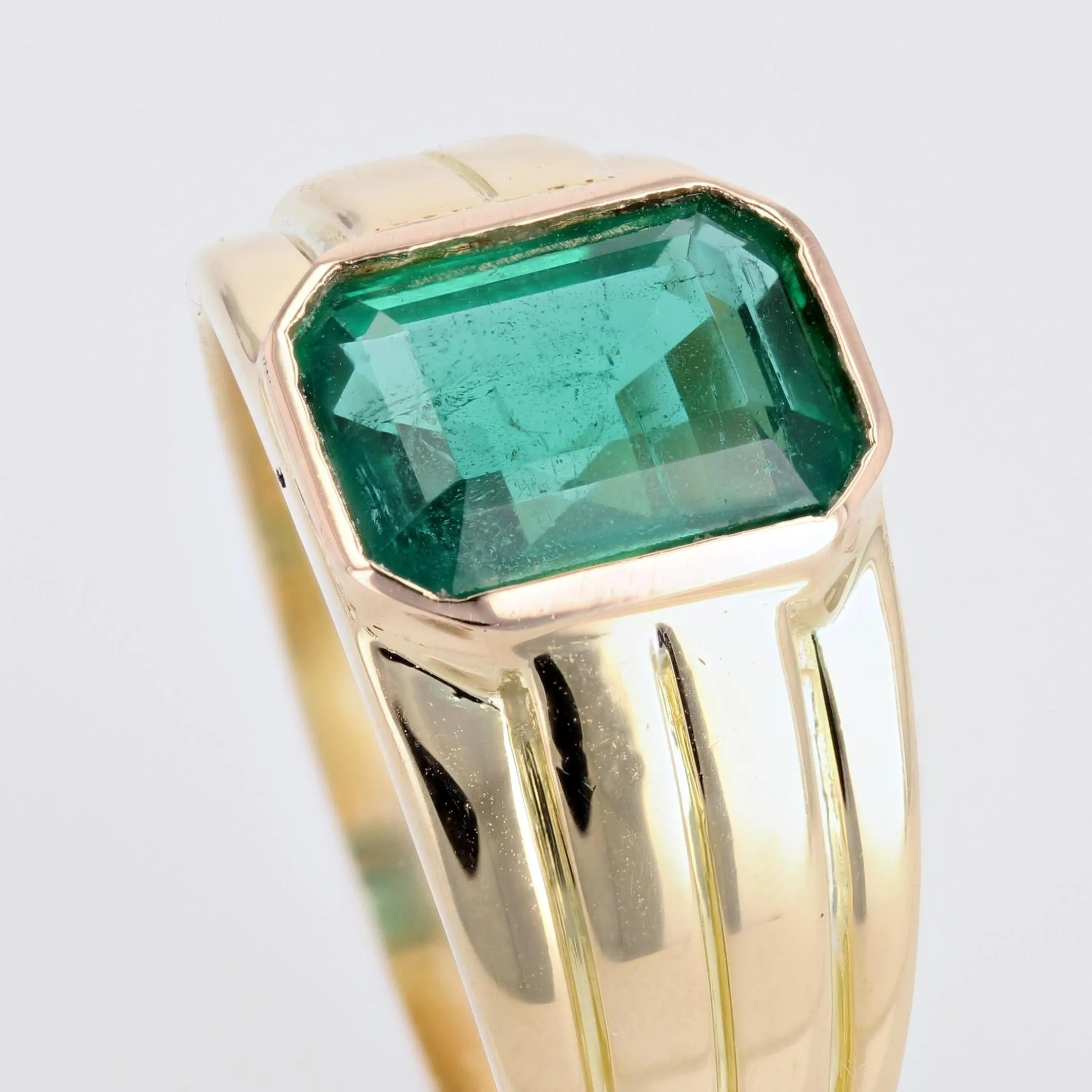 1950s Certified 2.92 Carat Emerald 18 Karat Yellow Gold Ring