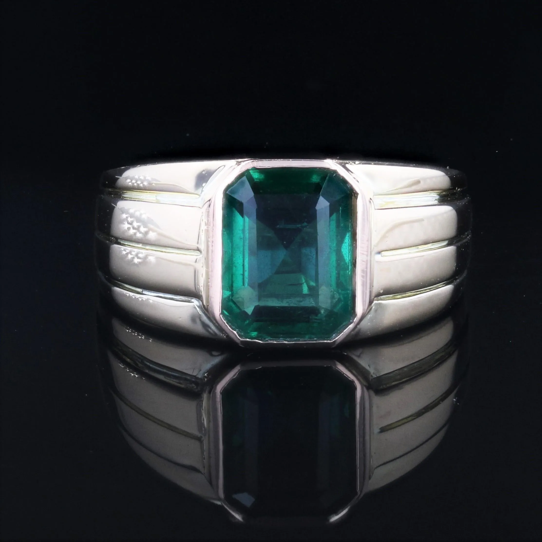 1950s Certified 2.92 Carat Emerald 18 Karat Yellow Gold Ring