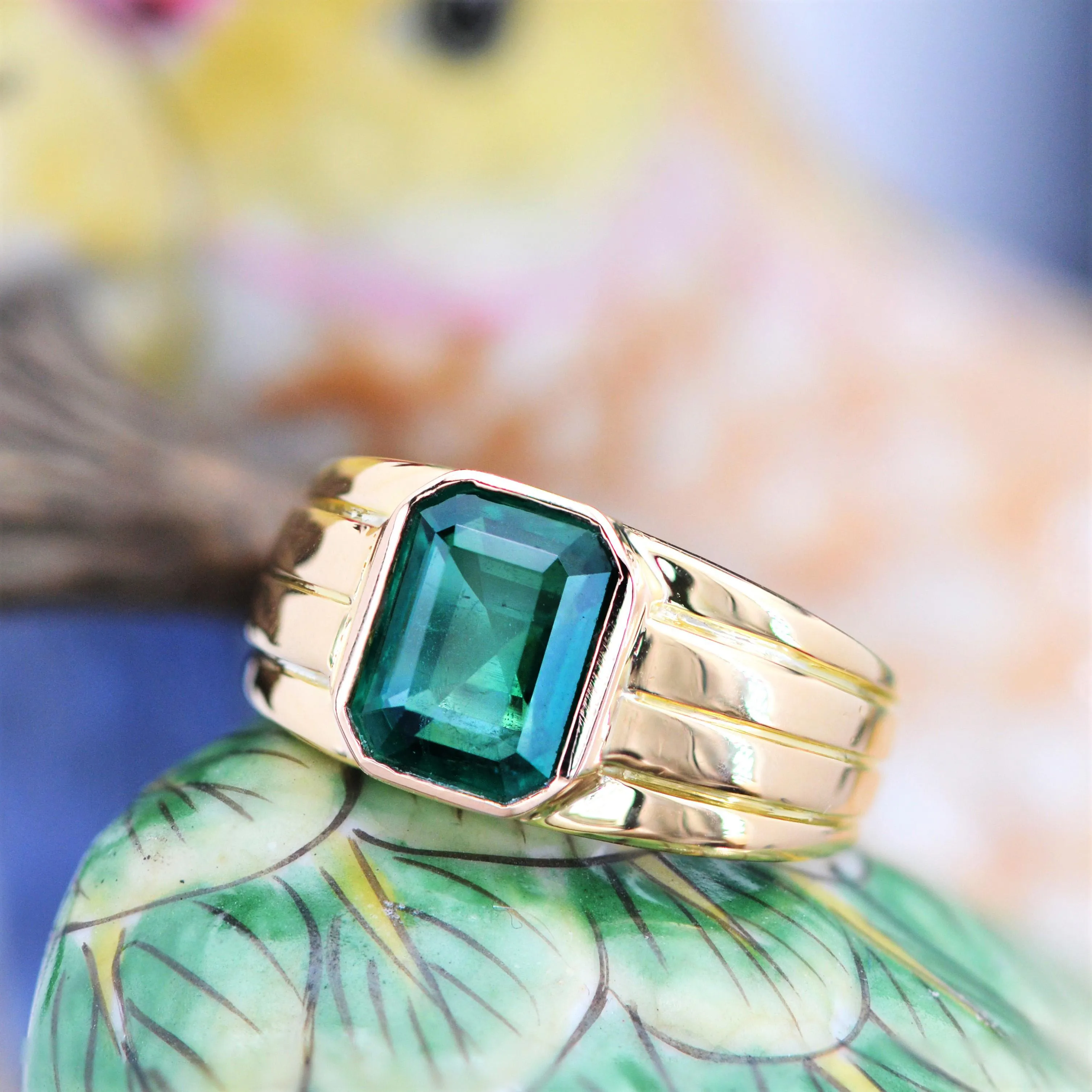 1950s Certified 2.92 Carat Emerald 18 Karat Yellow Gold Ring