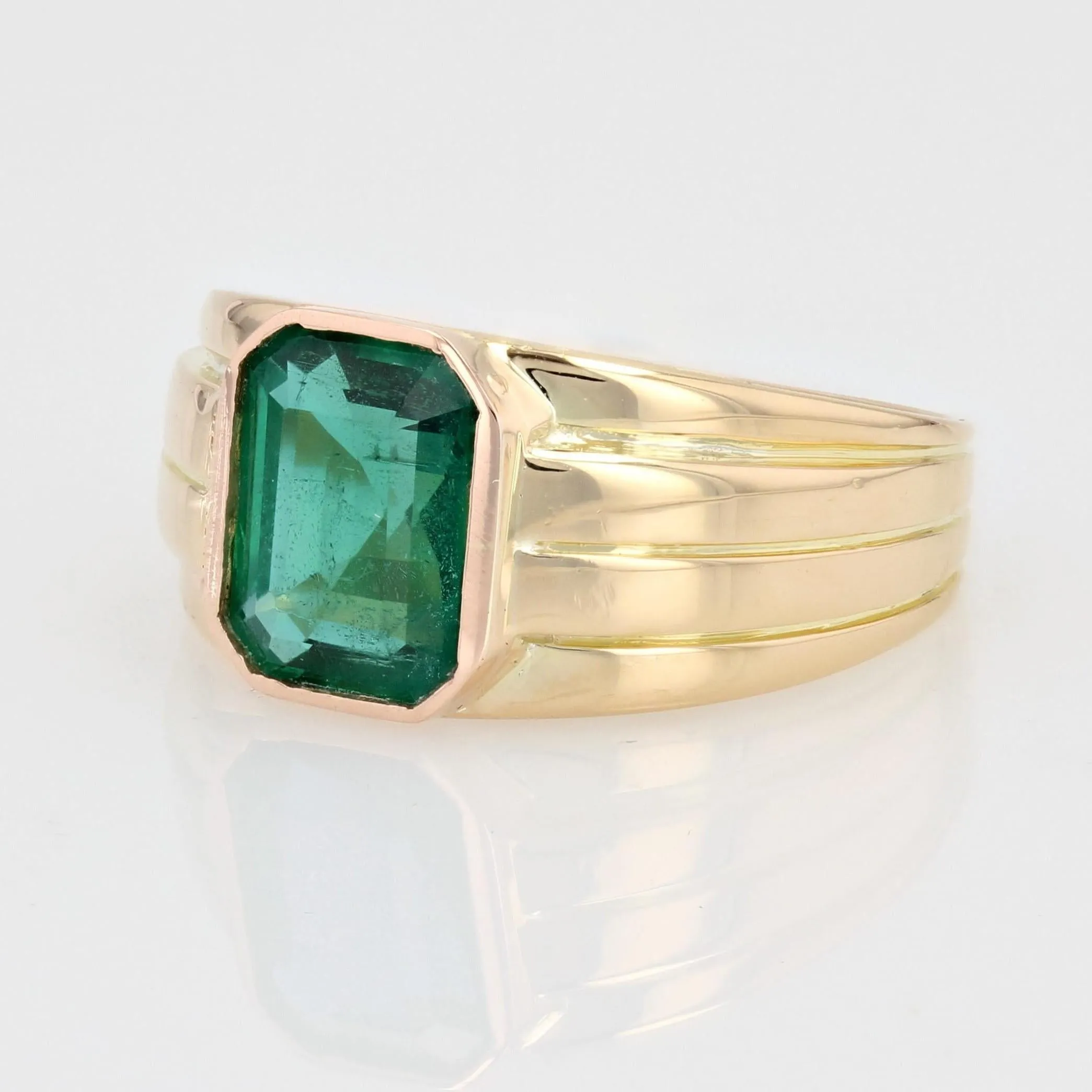 1950s Certified 2.92 Carat Emerald 18 Karat Yellow Gold Ring