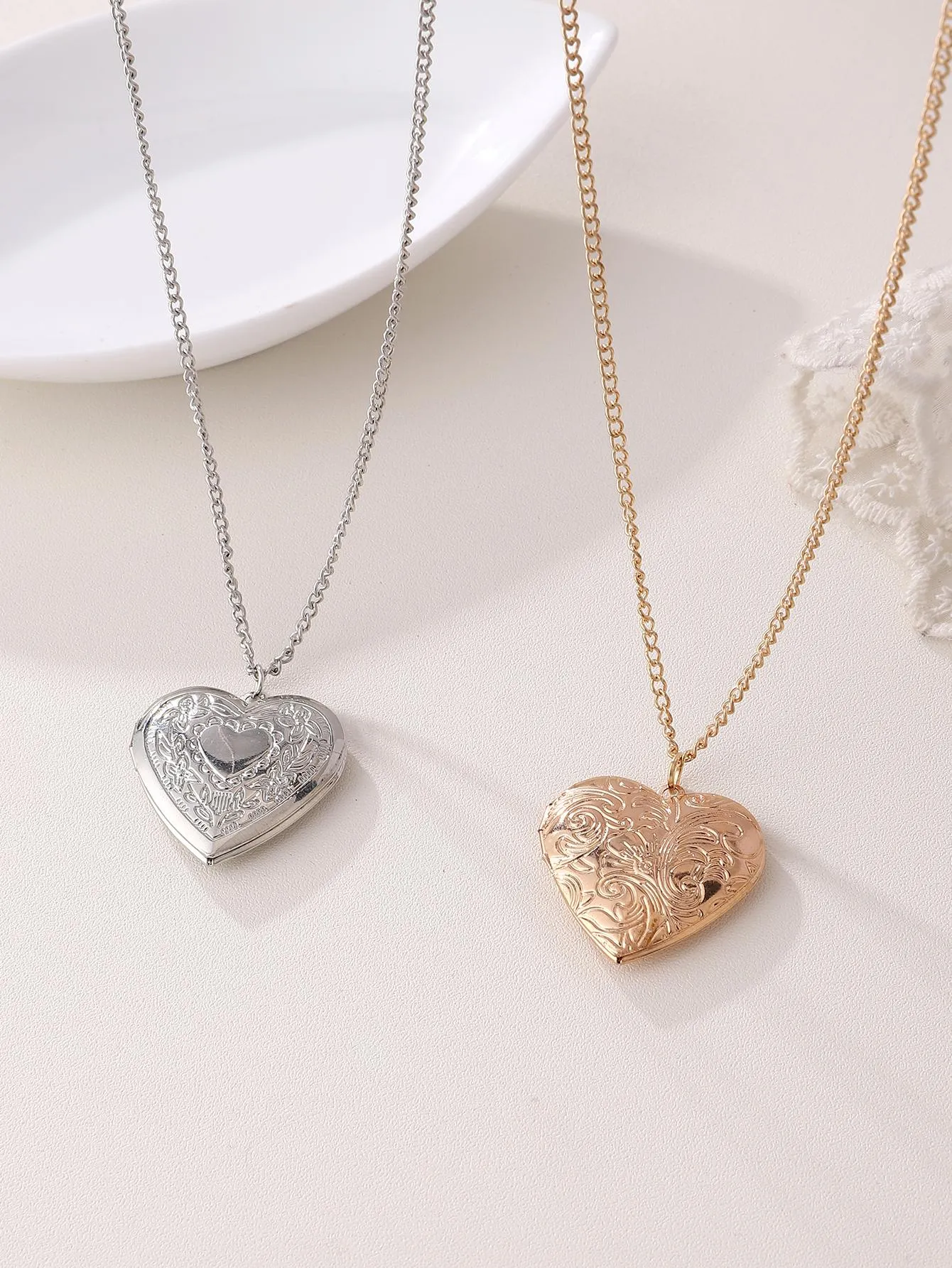 2pcs Mixed Heart Design Photo Locket Charm Necklace for Couples Friendship