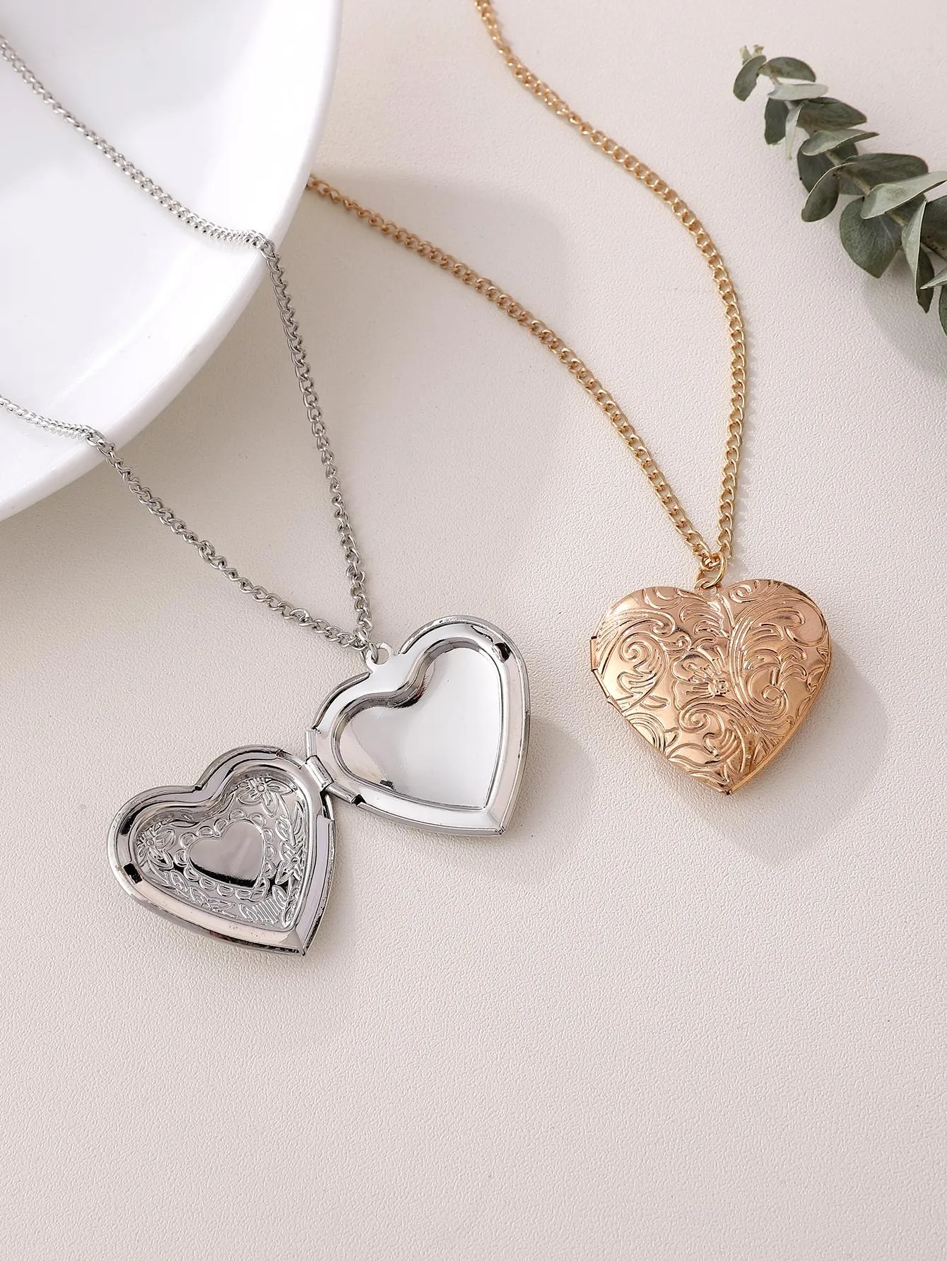 2pcs Mixed Heart Design Photo Locket Charm Necklace for Couples Friendship