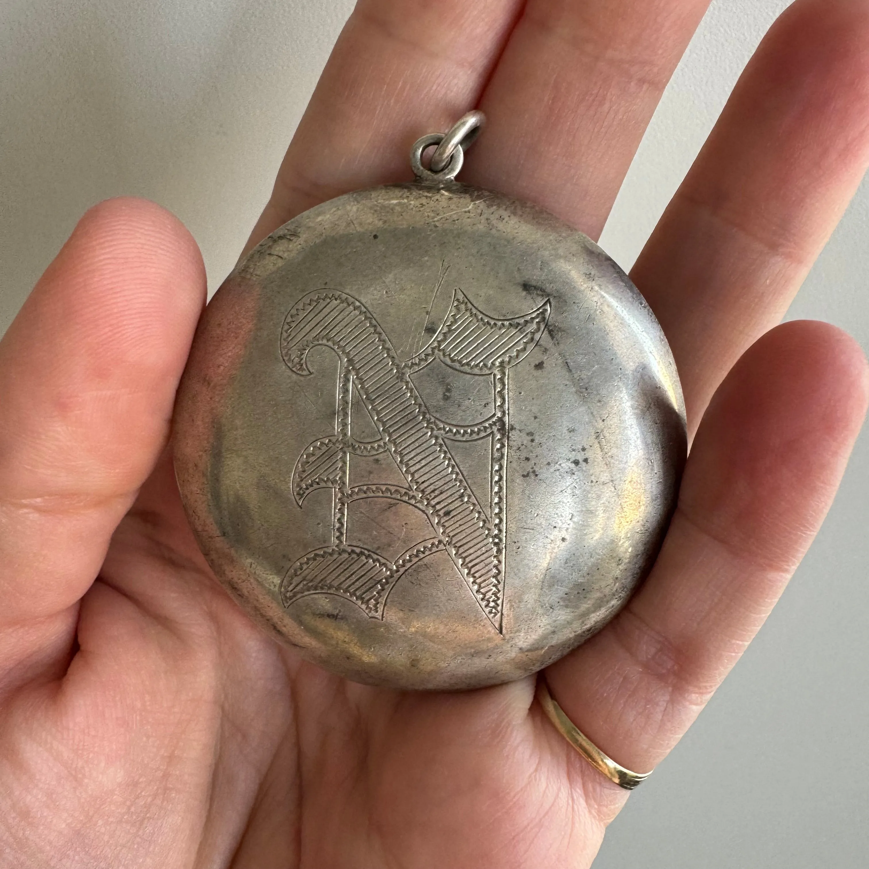 A N T I Q U E // N's compartment / sterling silver pill box or compact / a chatelaine pendant