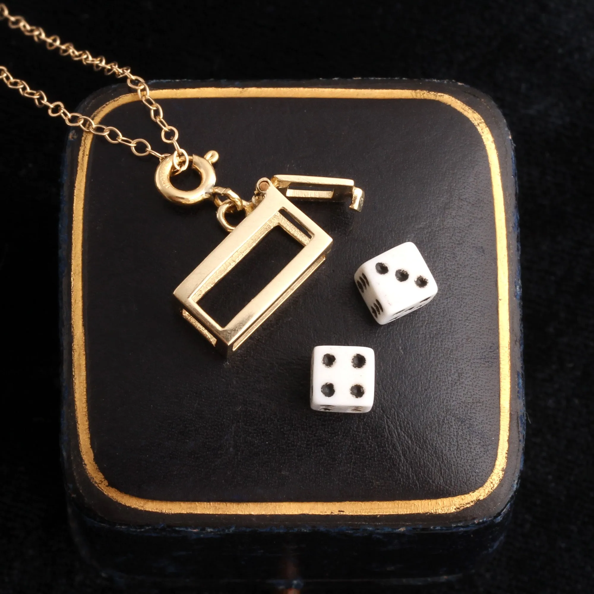 Dice / Fortune Amulet