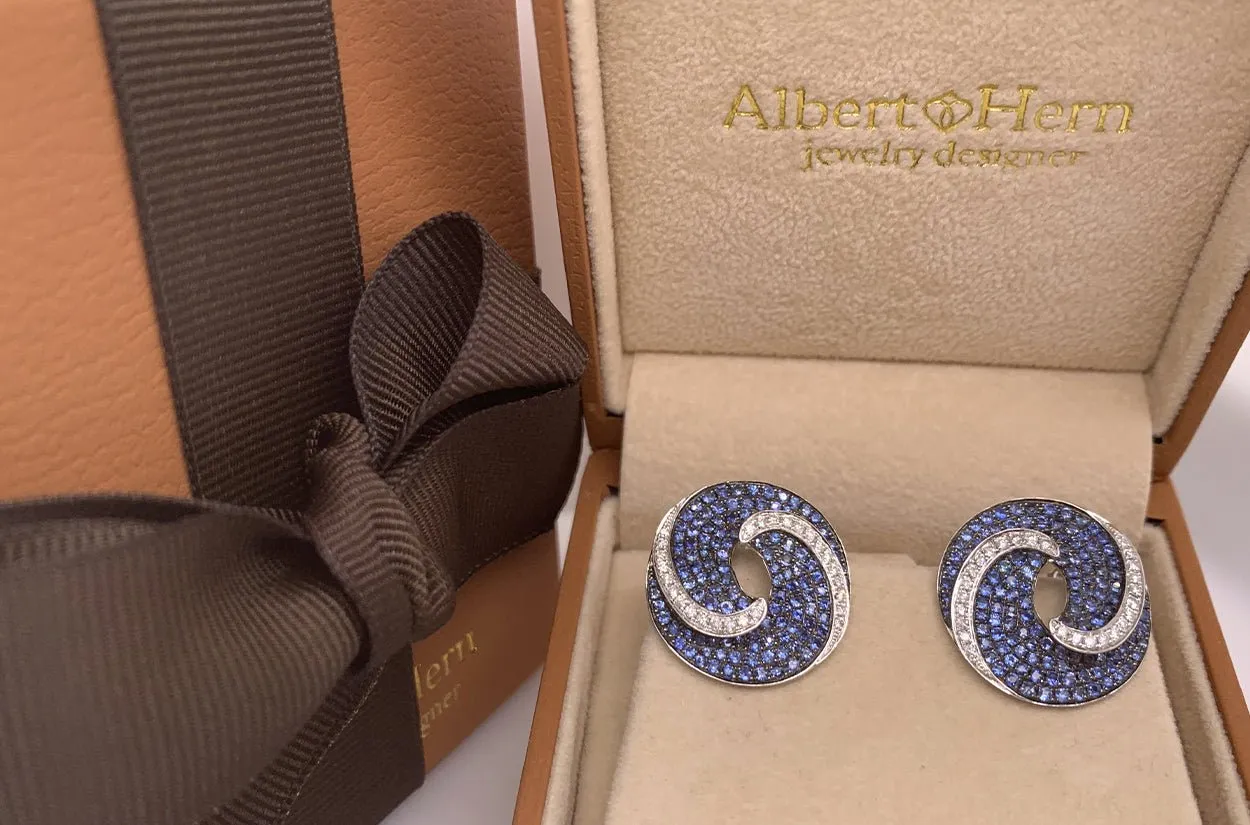 Earrings 18kt Gold Circle Sapphire & Diamonds Studs