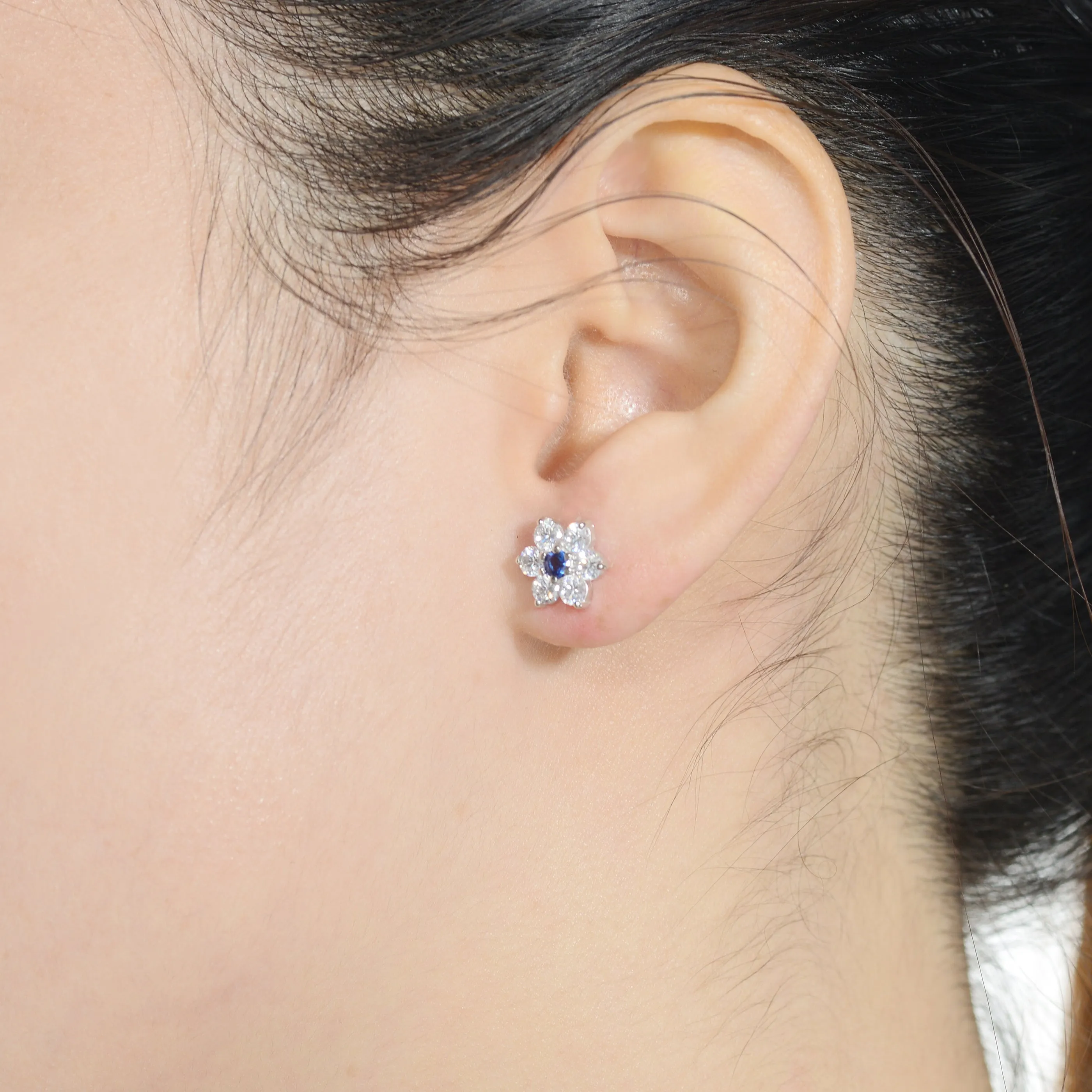 Lilas Mini Flower Stud Earrings