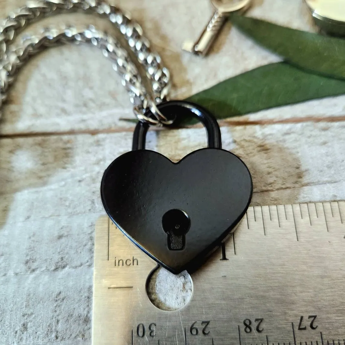 Locking heart sub collar