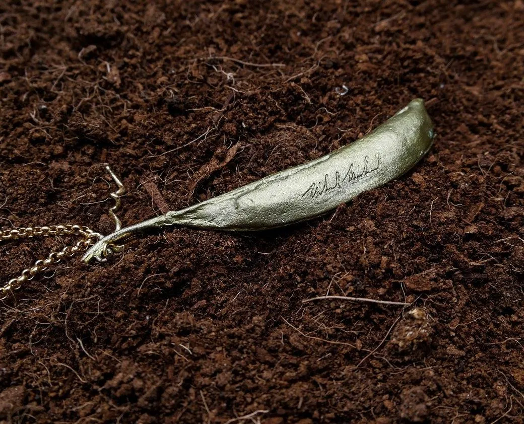 Pea Pod Pendant - Emerald with 6 Gold Peas