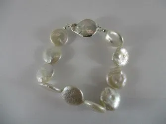 Silver coin pearl feature on stretch