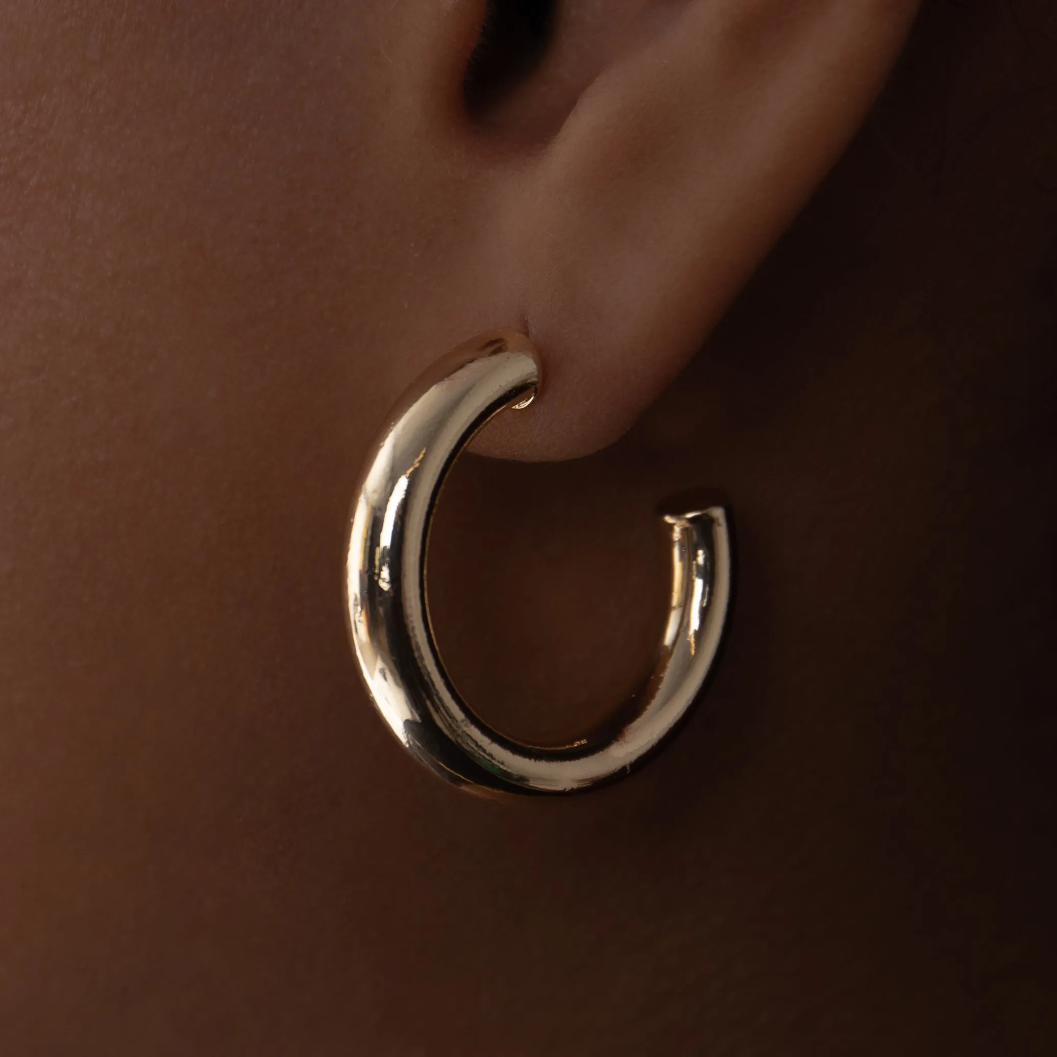 THE EVA ESSENTIAL HOOP EARRINGS